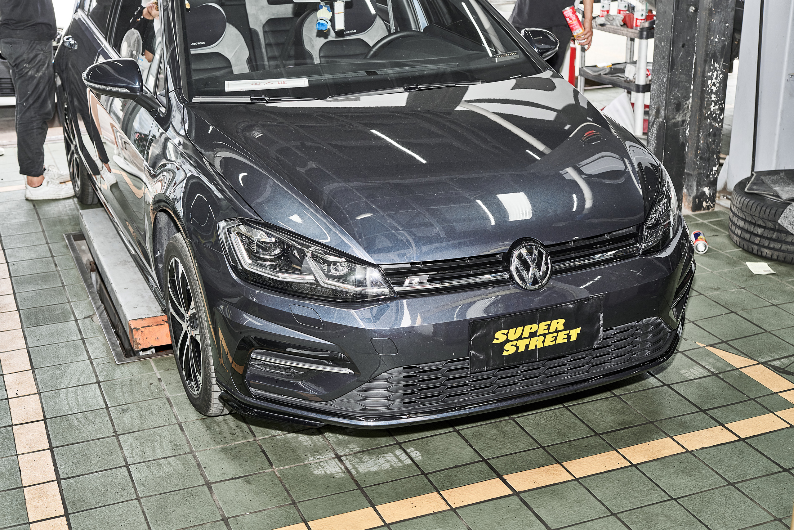 初步升级 高尔夫7.5 r-line改装cgw中尾段排气和碳纤维饰件