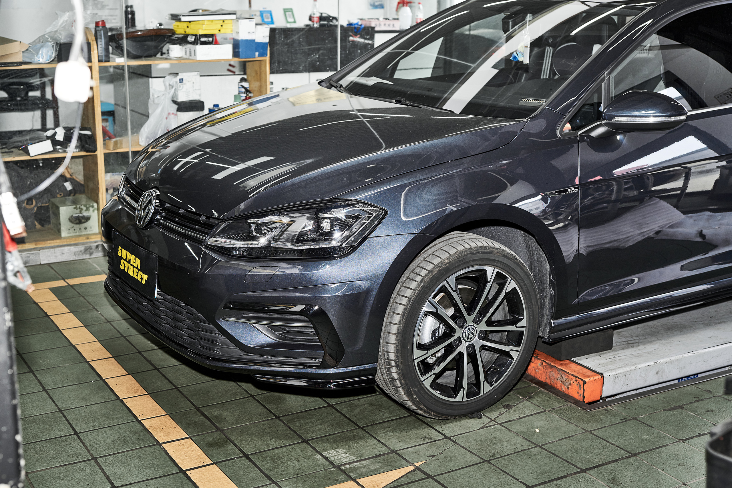 初步升级 高尔夫7.5 r-line改装cgw中尾段排气和碳纤维饰件