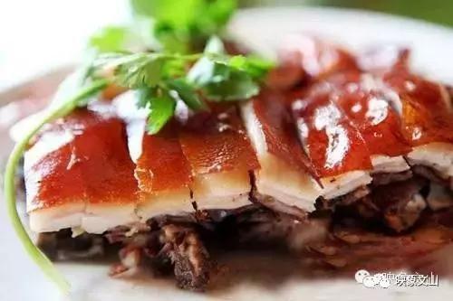 因此,文山广南县壮乡岜夯鸡鹊起,声名远播昆明及滇中,其历史悠久,出身