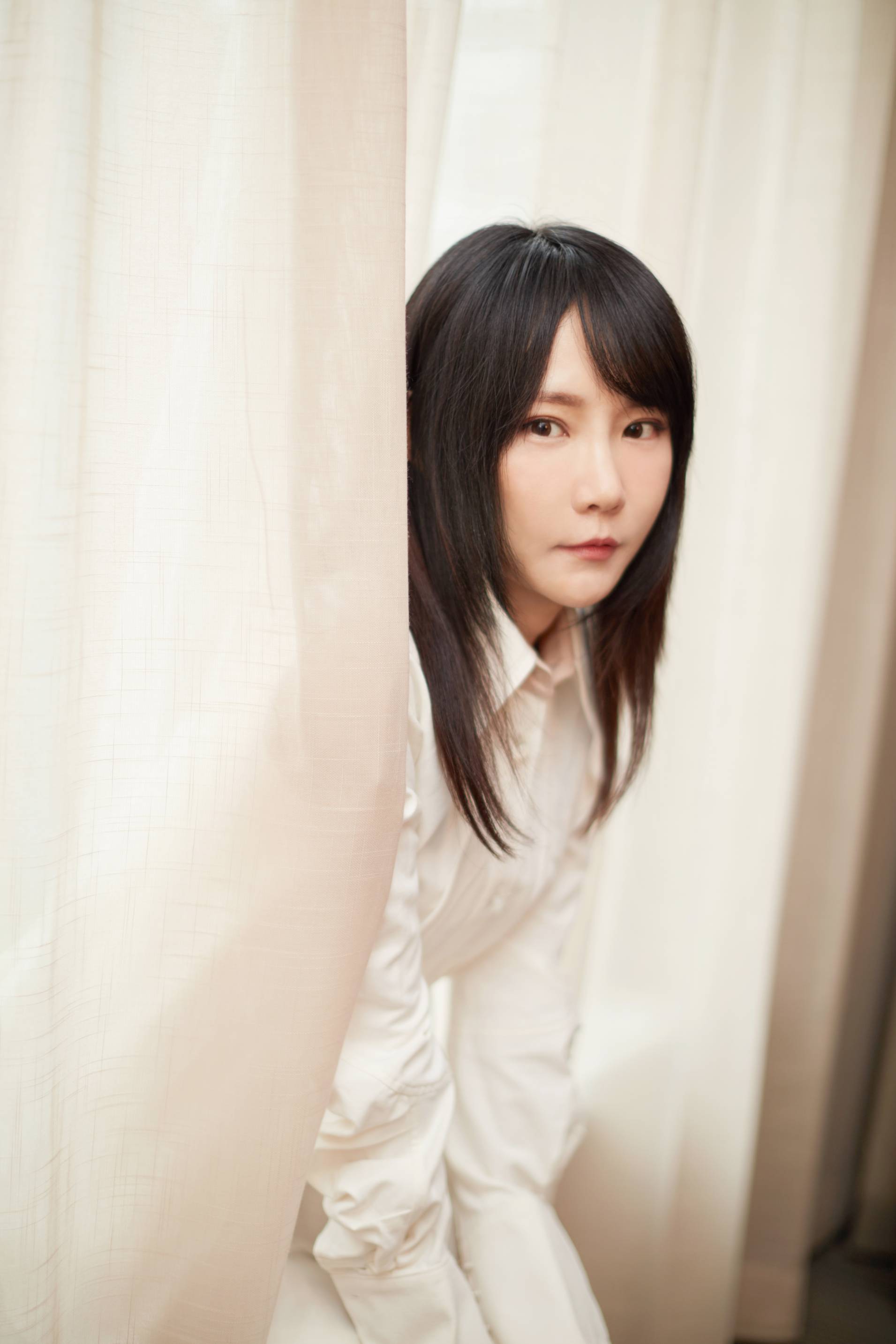 邵夷贝新专《我要滚滚发烫地活到宇宙爆炸》用歌声阐述眼中的世界