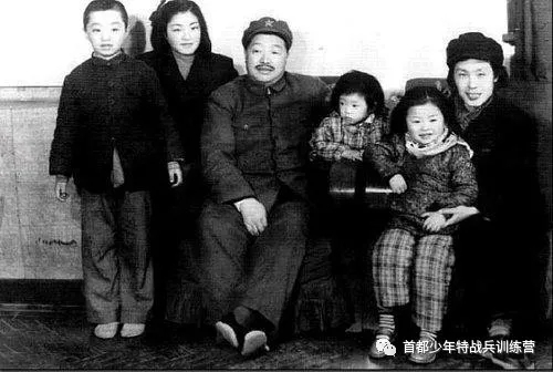 贺龙家一下子来了十多个 儿子 凤凰网