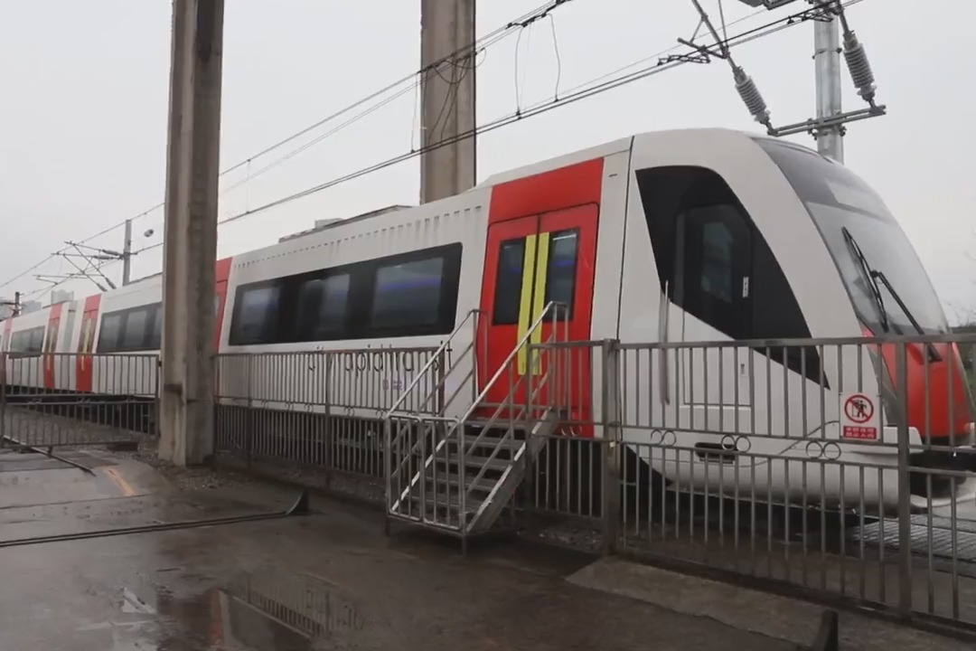视频丨“重庆造”全国首列“双流制”列车预计4月下线