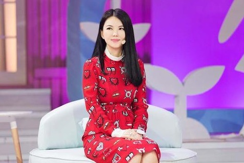 李湘女儿和刘德华女儿近照对比，土豪和豪门的差距，一目了然！