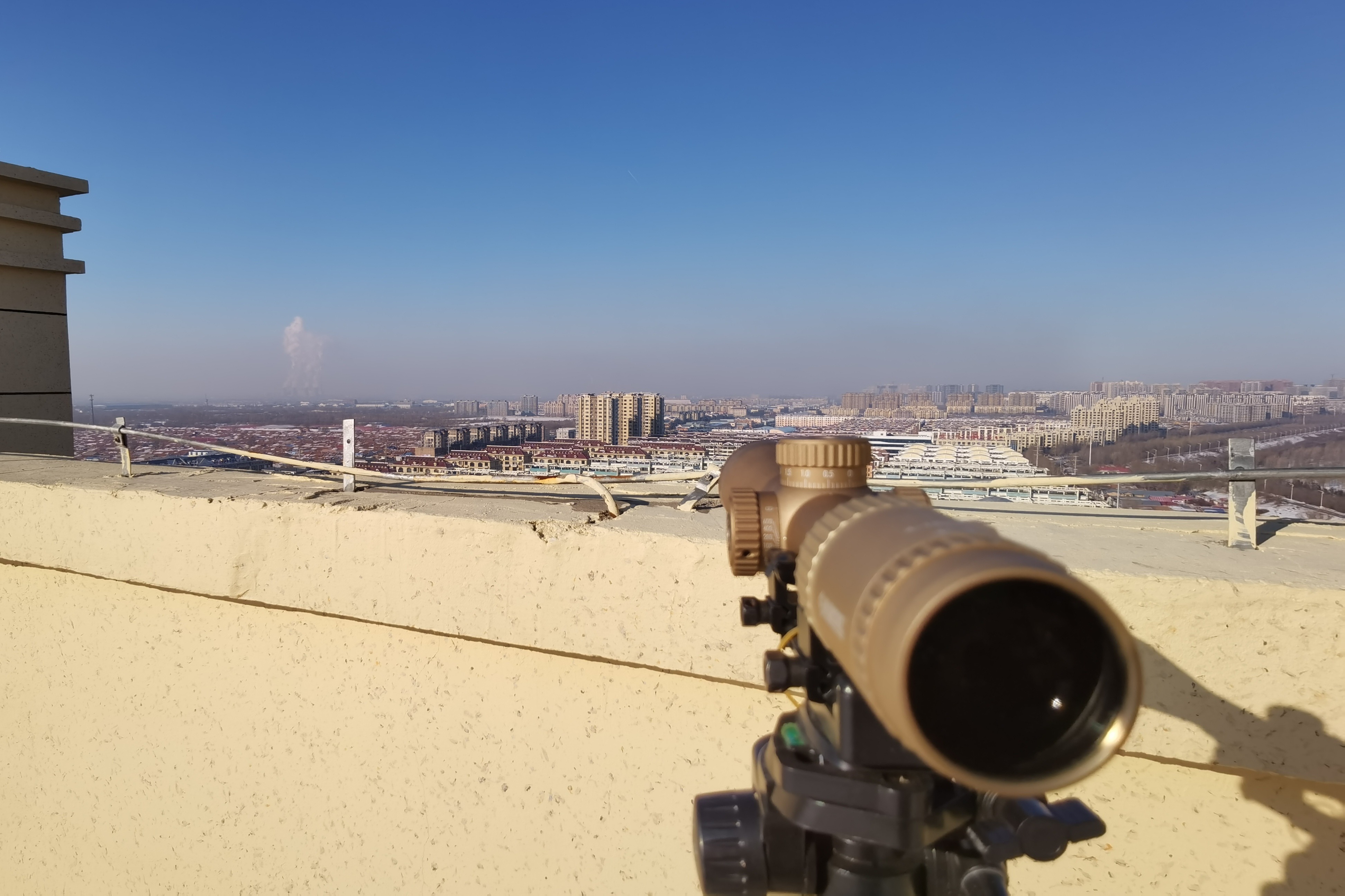 体验狙击手必备的狙击镜，千米之外尽在眼前_凤凰网视频_凤凰网