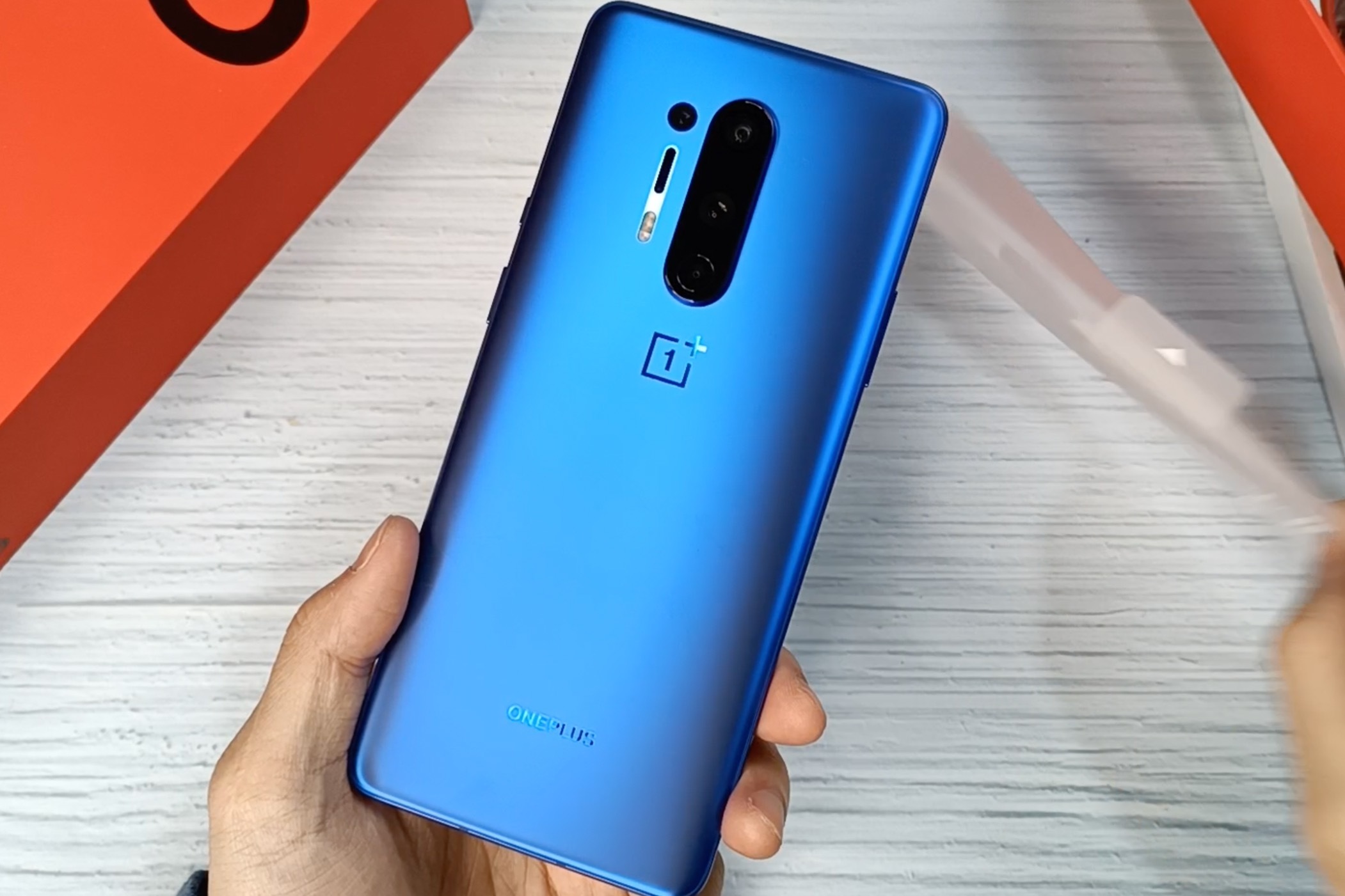 劝室友3999元买小米11,结果一气之下买了一加8 pro,真的想不懂