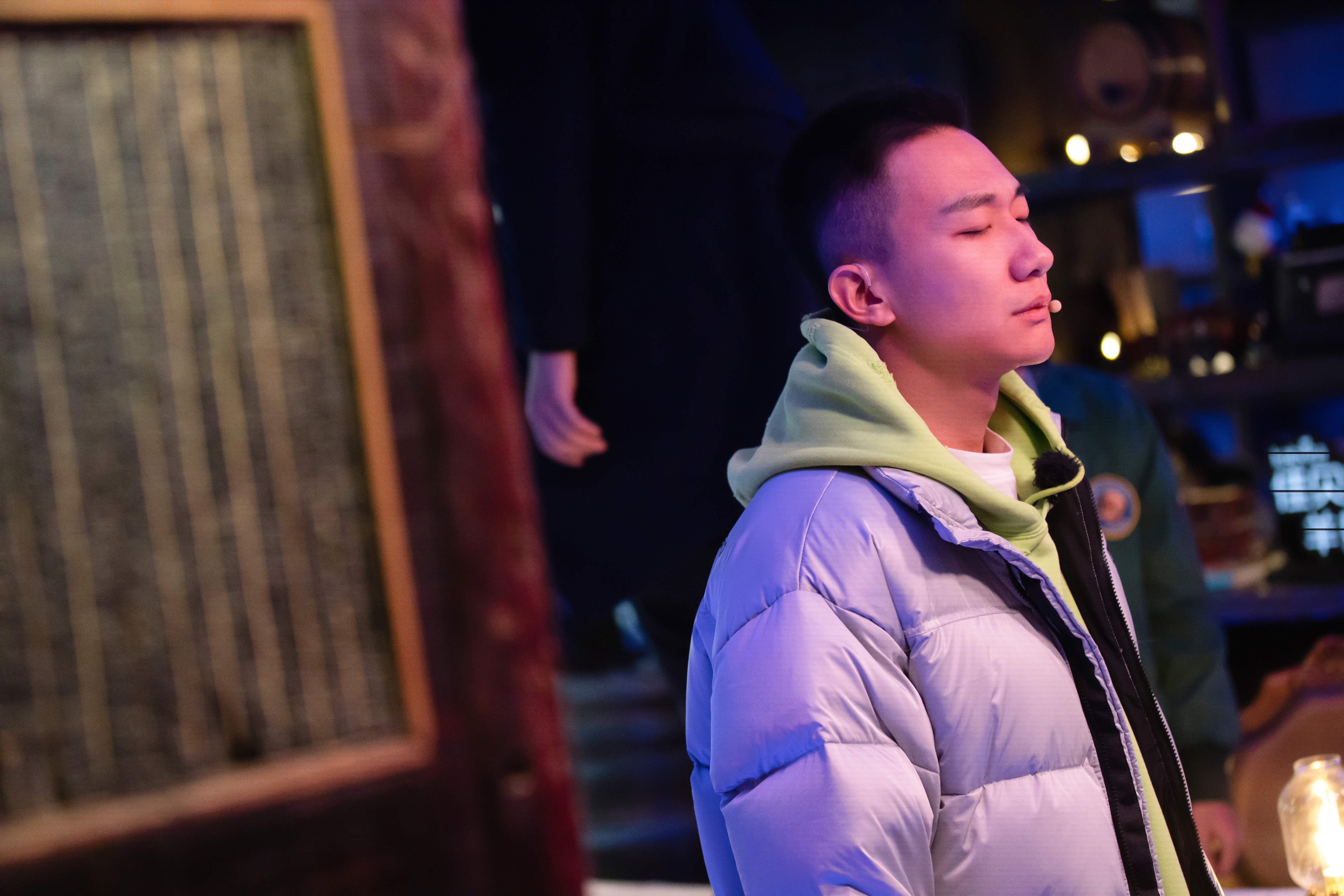 吴昊宸《戏剧新生活》挑战浸没式戏剧 积极卖票被赞"销售冠军"__凤凰