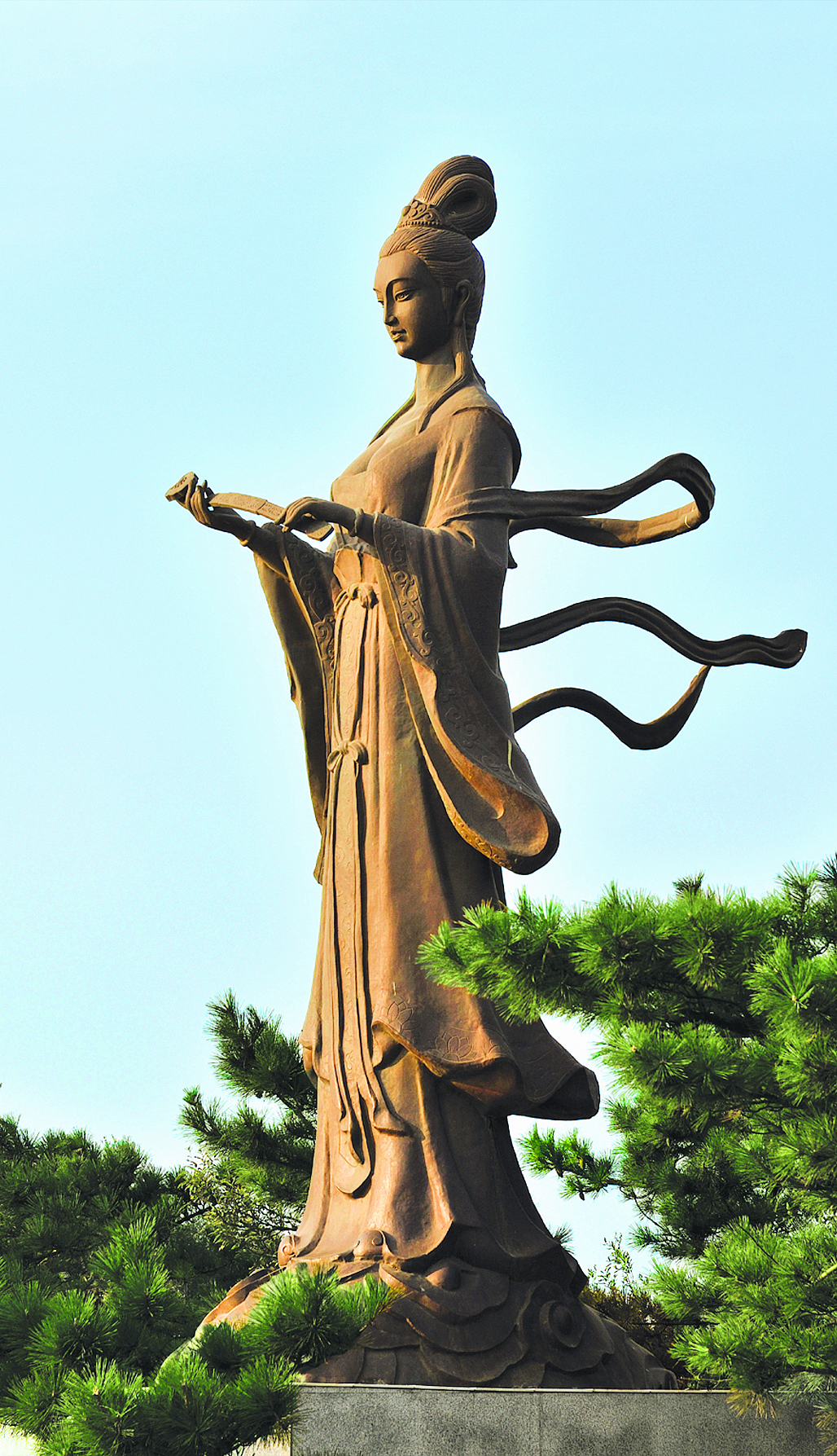 中国雕塑的历史是我们动态把握中华民族文化精神的重要佐证,她是中华