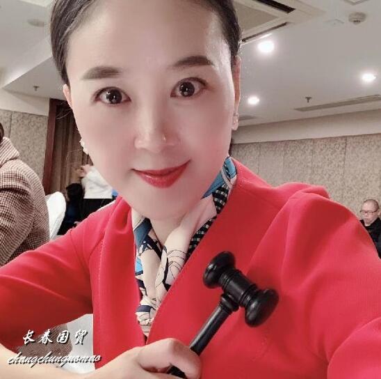 51岁尹相杰小16岁妻子生活照曝光,拍卖公司高管身价不菲