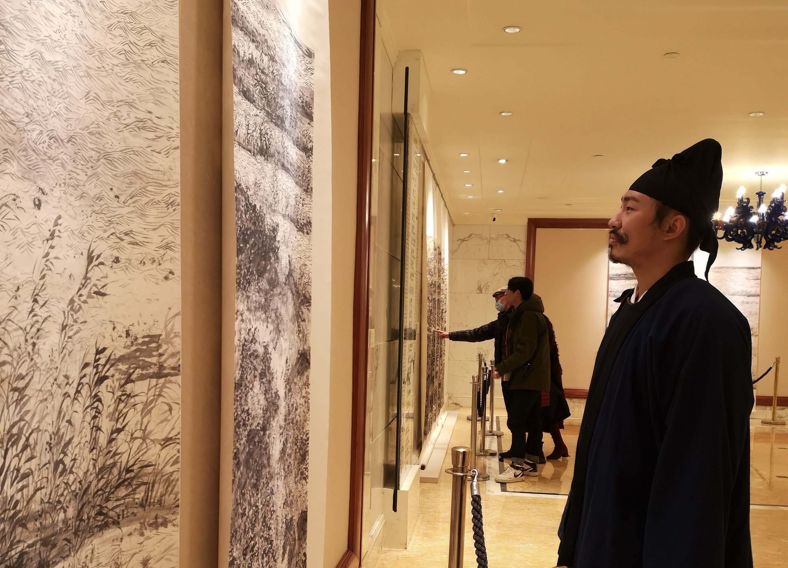 林海钟中国山水画的登高者