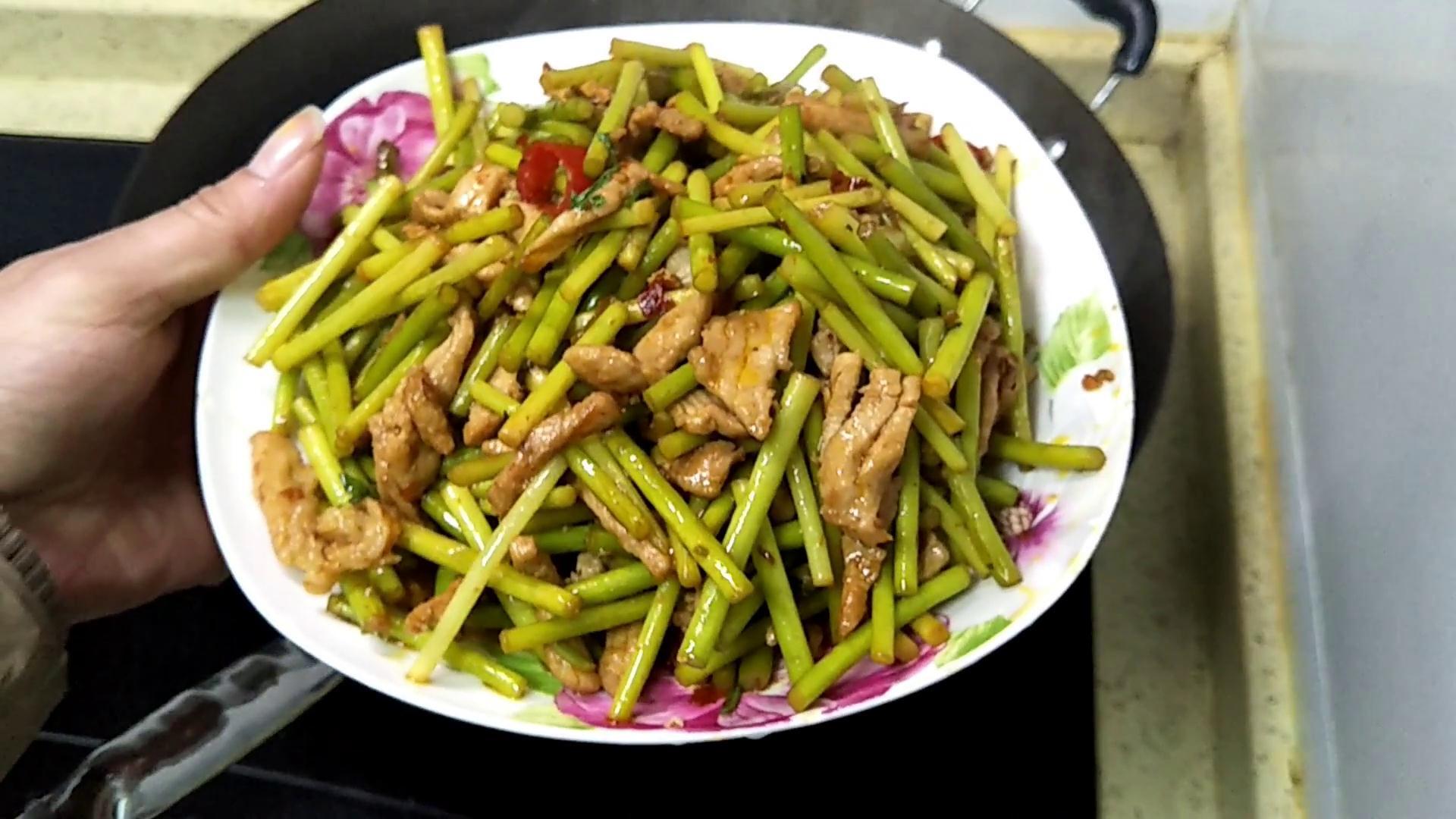 年味就是這個味,家常美食之蒜薹肉絲,好吃又美味,團年菜_鳳凰網視頻_