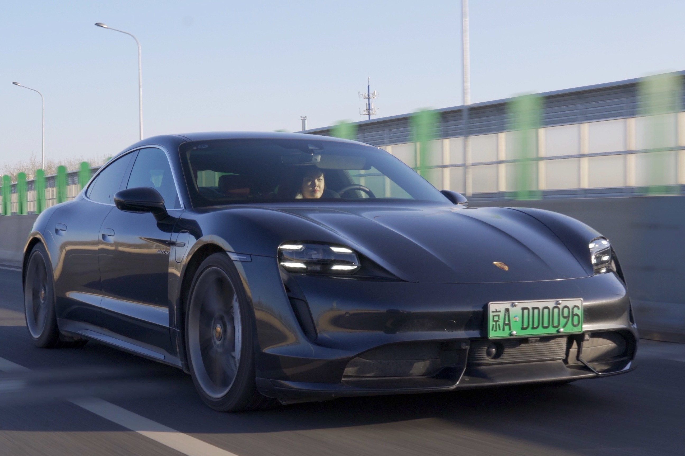 预热双子座girl试驾双子座保时捷taycanturbo