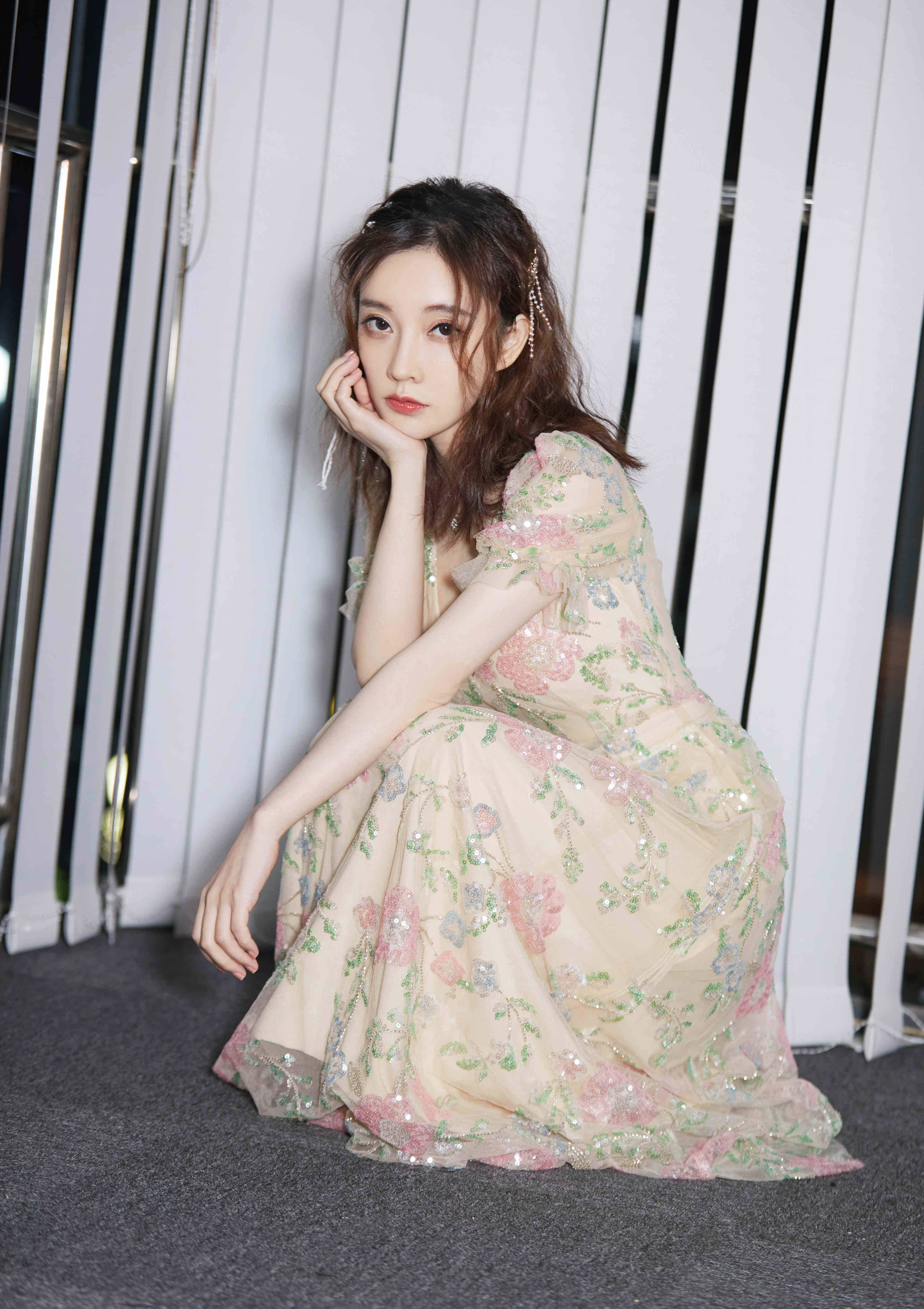 冯提莫b站小年夜《再见少年》以声共情 温暖演绎引青春共鸣