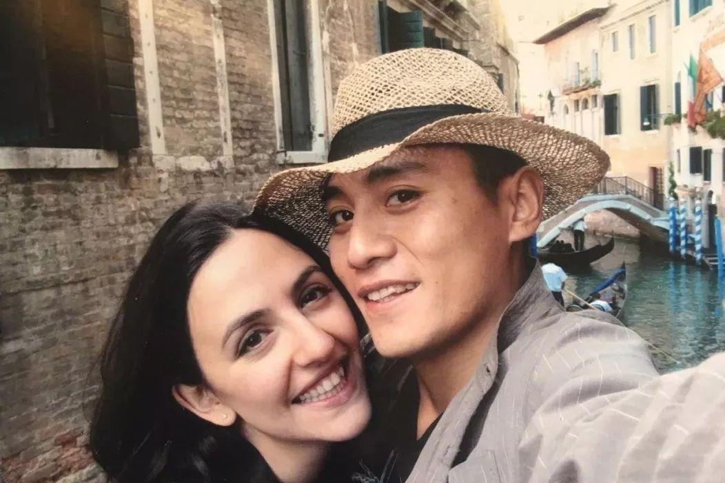 同是娶洋媳妇，撒贝宁与刘烨老婆相比，这差距确实太大了！