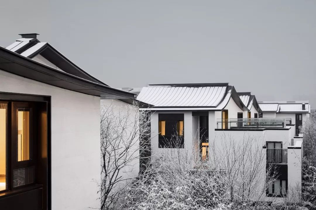 运河学院 "双坡屋顶" 双坡屋顶与单坡屋顶相比 双坡顶在视觉上更稳定