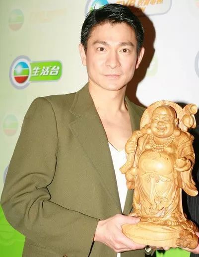 刘德华吃素多年,念佛为全球众生祈福!听听他的,信佛因缘!