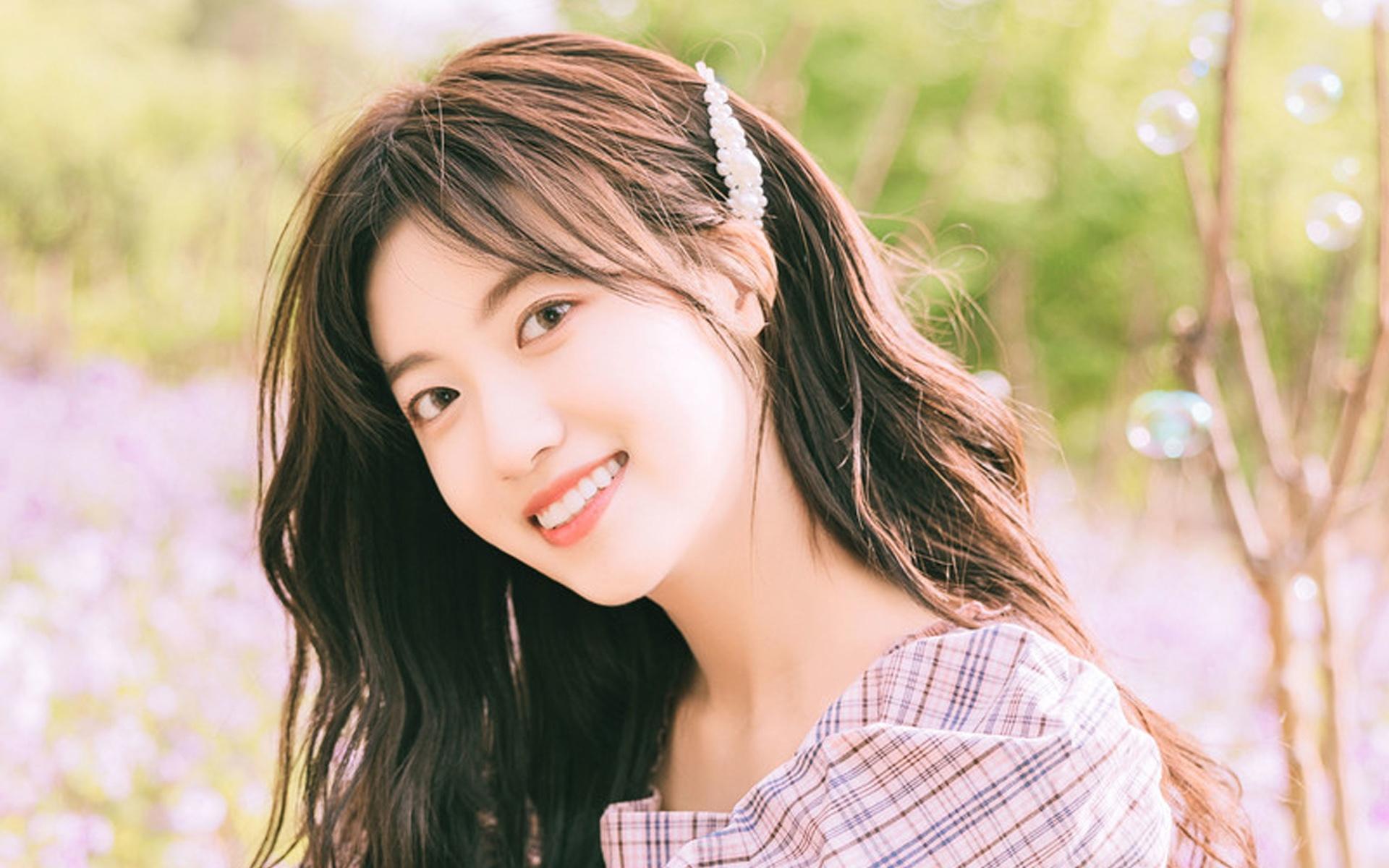 极品长发美女温婉白嫩精致唯美迷人户外写真