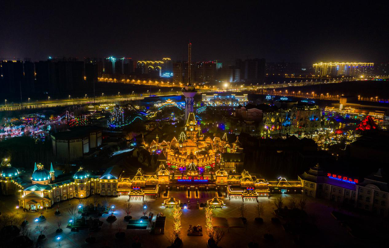 郑州方特梦幻王国夜场连开 喜乐闹元宵