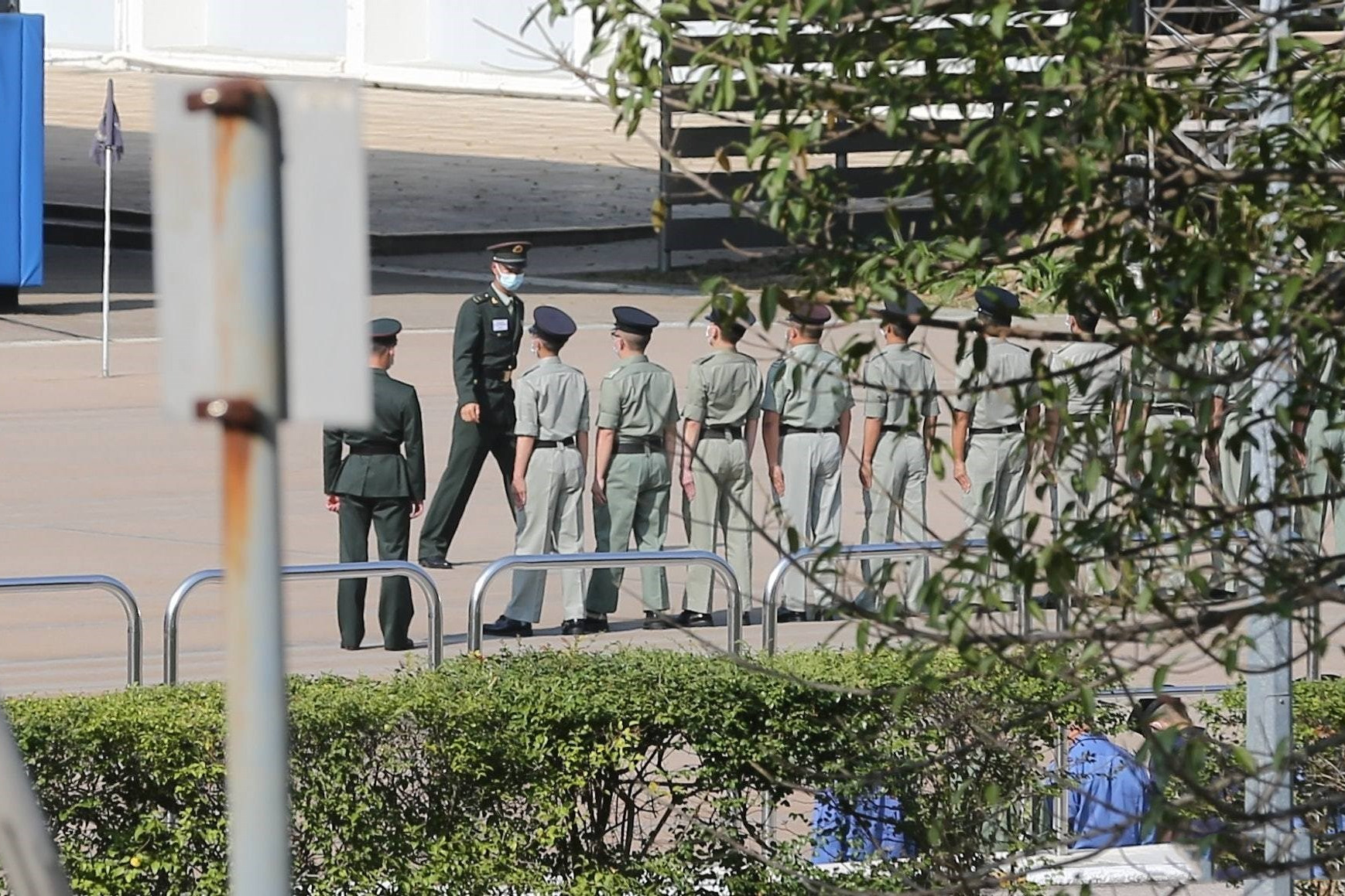 帅气！香港警察训练中式正步，解放军教官倾力教授