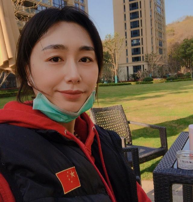 体育>综合体育>正文>从照片上来看,退役许久的罗瑜已经成为了老家舟山