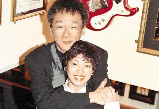 "金声天后"10年无性婚姻换来老公出轨生子,离婚后终身嫁给舞台