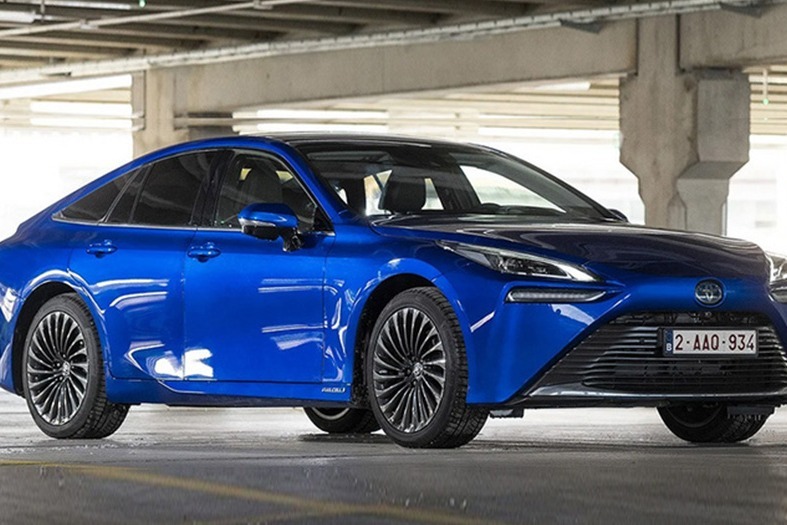 丰田大号亚洲龙将成共享汽车配悬浮中控屏