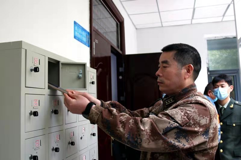 使官兵深刻意识到当前部队保密工作的紧迫性与严肃性,并同官兵观看了