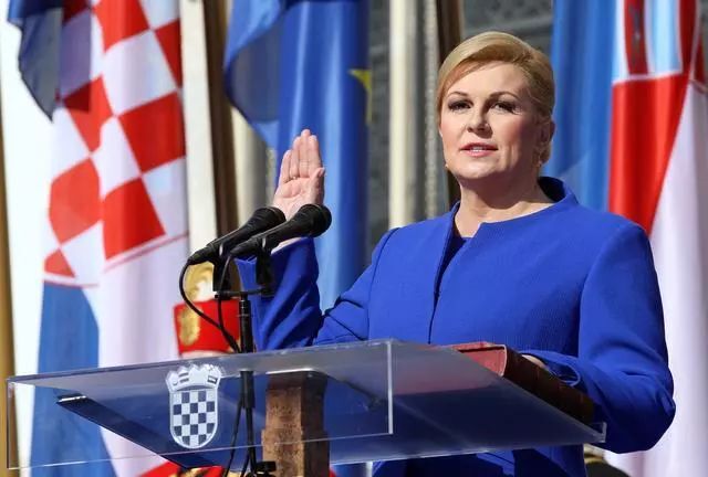克罗地亚总统穿泳衣图片