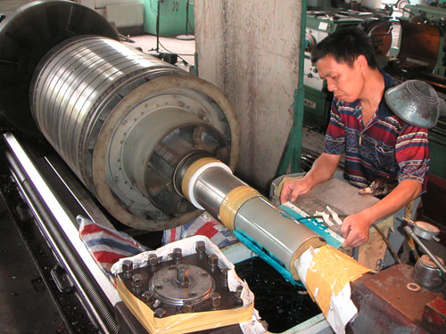 电刷镀技术存在的缺点:1, 在往复蘸取镀液施镀过