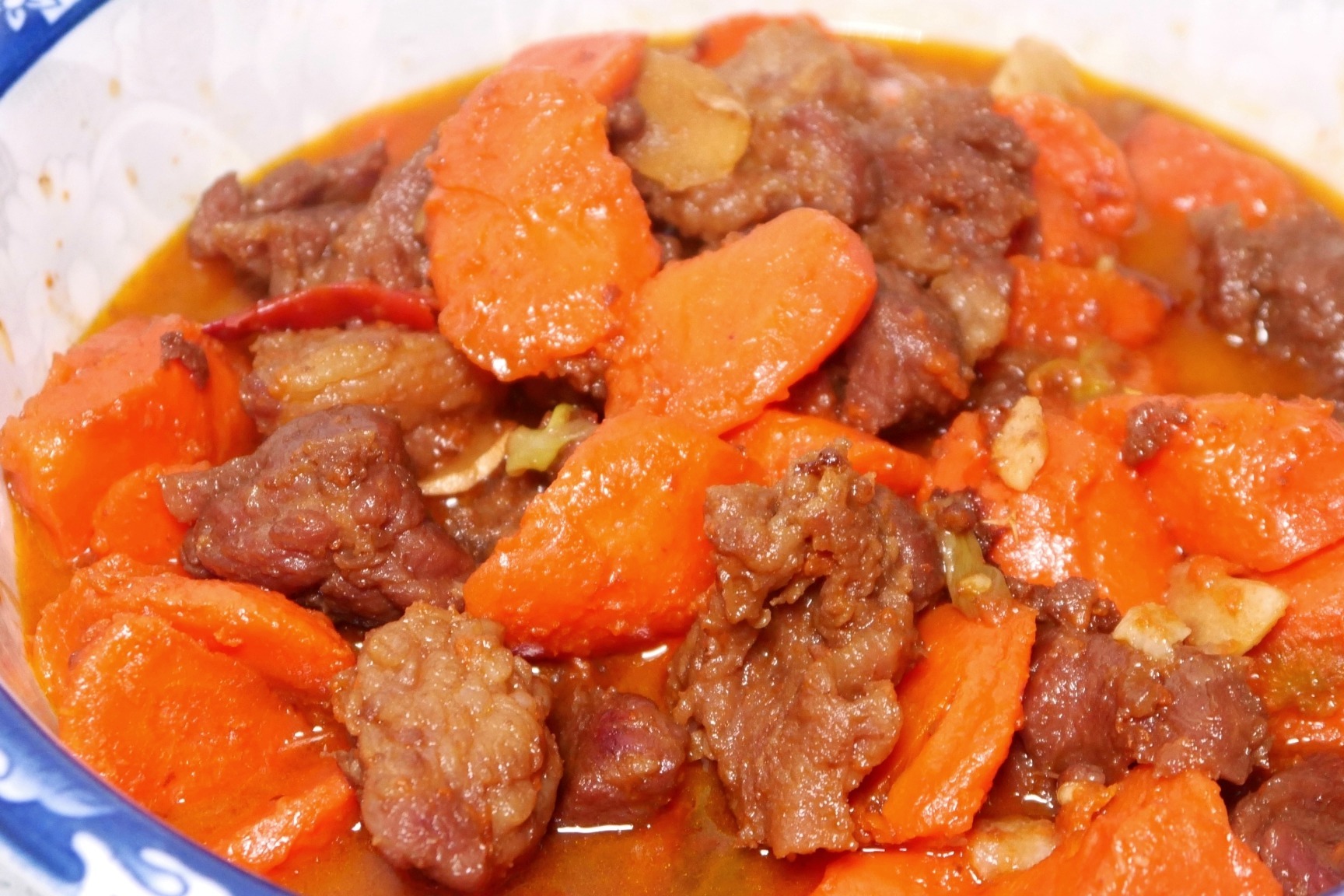 胡萝卜炖牛肉做法配料详细演示鲜香味美一次多吃三碗饭