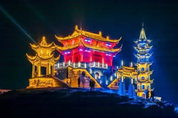 鄱湖明珠落星墩邂逅璀璨灯光数万游客齐打卡网友秒变网红地