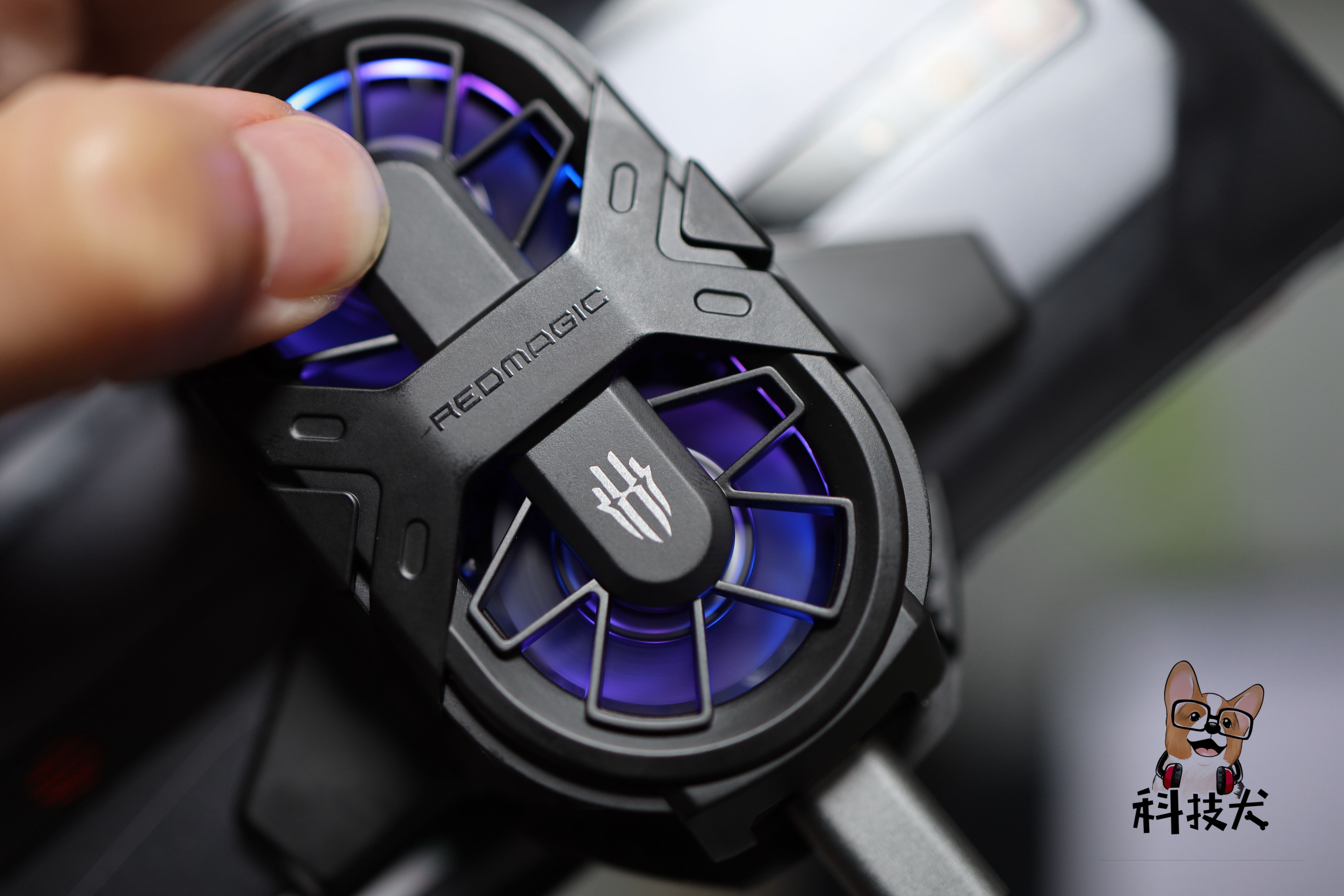 红魔双核散热背夹开箱适配当前各类机型一分钟降至冰点散热