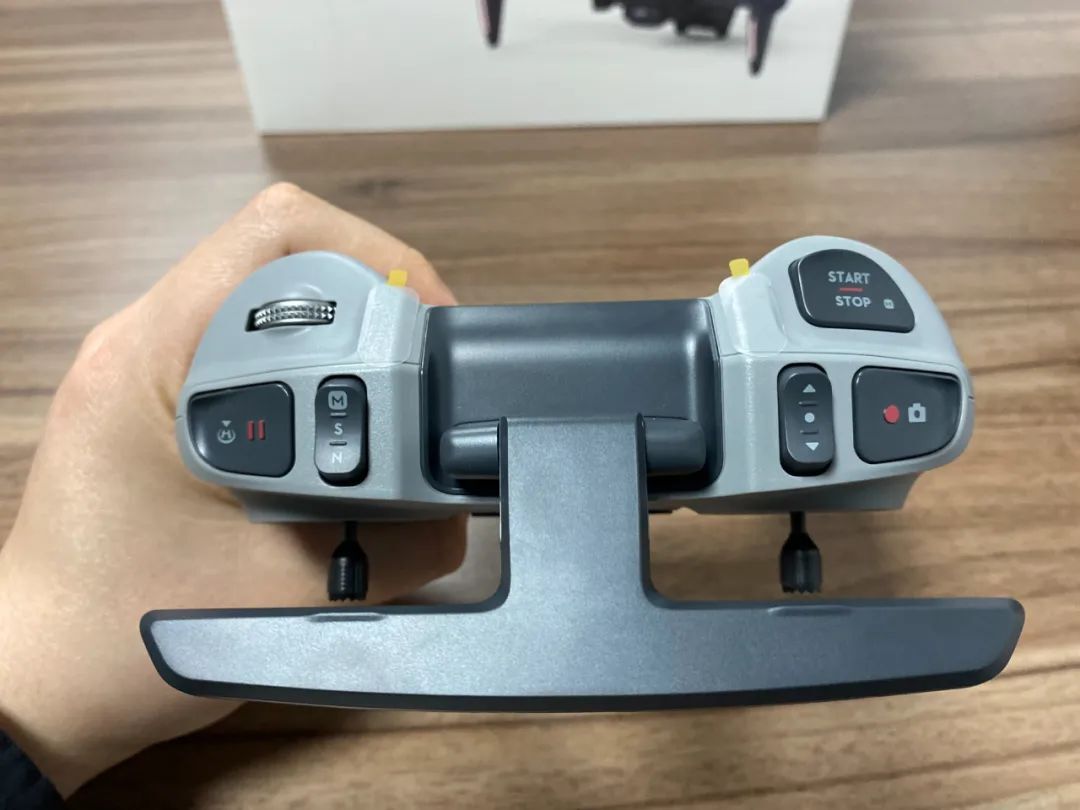 开箱dji fpv无人机——集航拍与穿越于一身,具急刹悬停功能