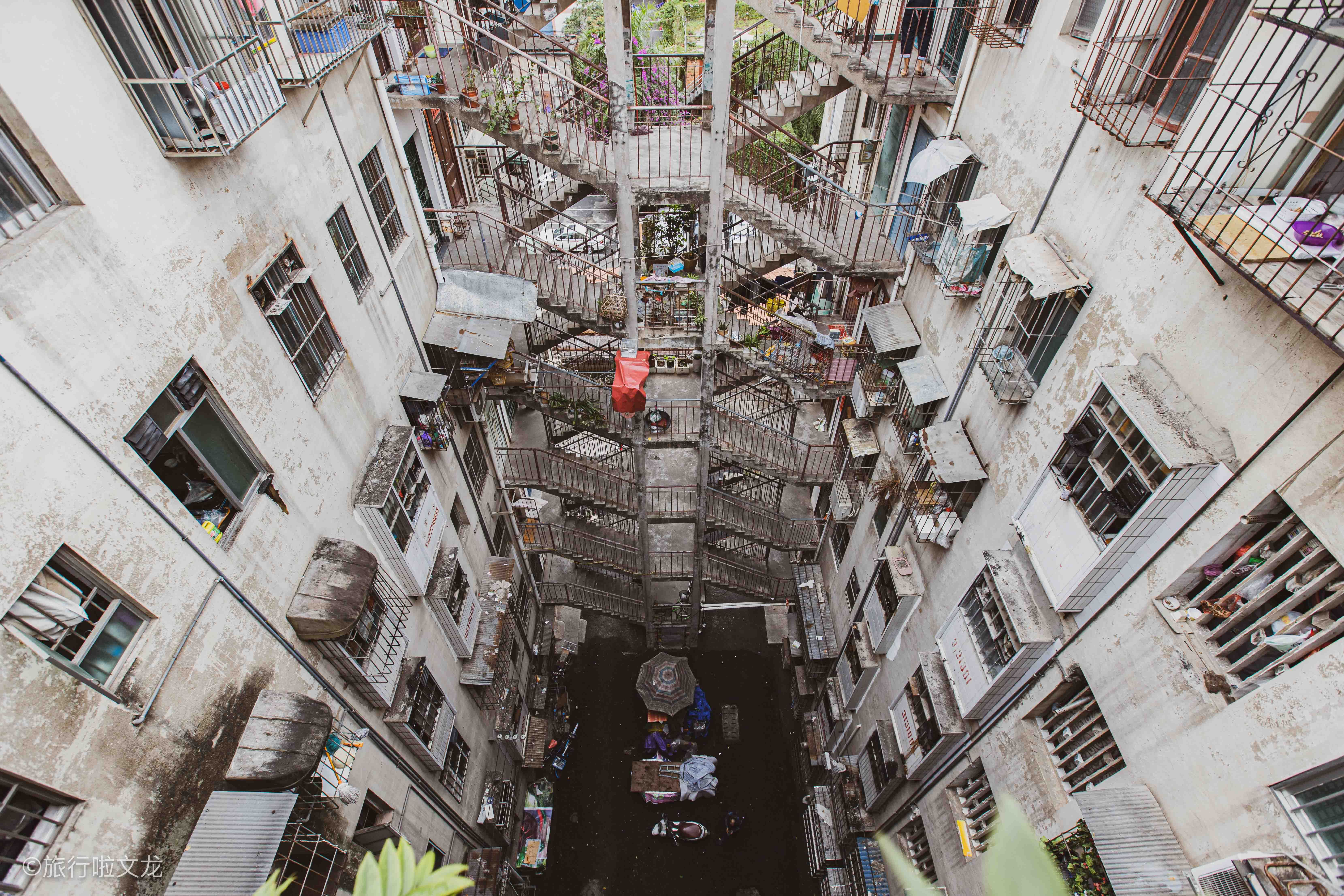 南宁老城区唐山路28号的倔强,7层鸳鸯楼,屹立在现代高楼中间__凤凰网