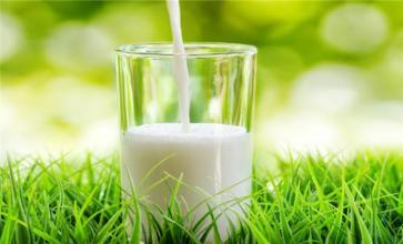 脾,少油腻,不吃过咸和腌制食物,多吃新鲜的水果蔬菜,每天早晚一杯羊奶