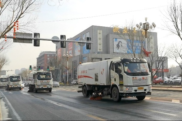 气温回暖 长春市开展春季环境卫生综合整治