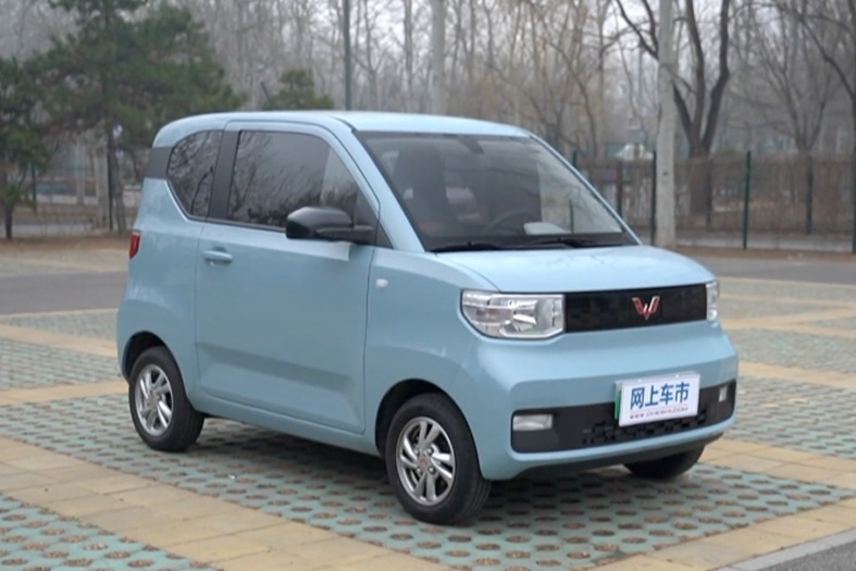 小姐姐与网红系车2021款宏光miniev选择它的理由是什么呢