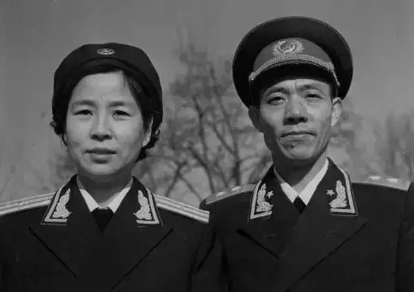 从一名织布伢子成长为一名开国中将!