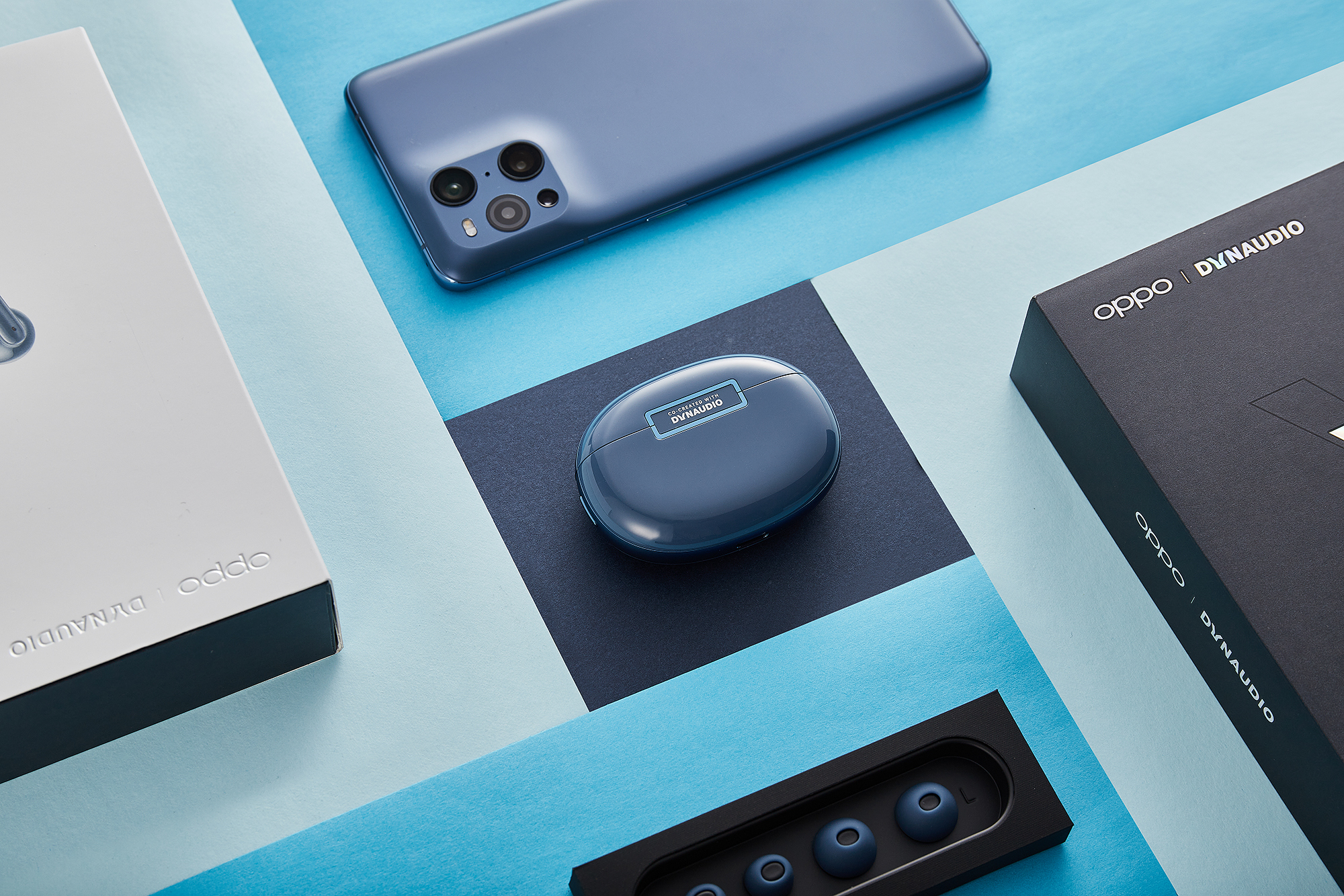 oppo enco x蓝调版真无线耳机 将深邃蓝天收入囊中_凤凰网科技_凤凰网