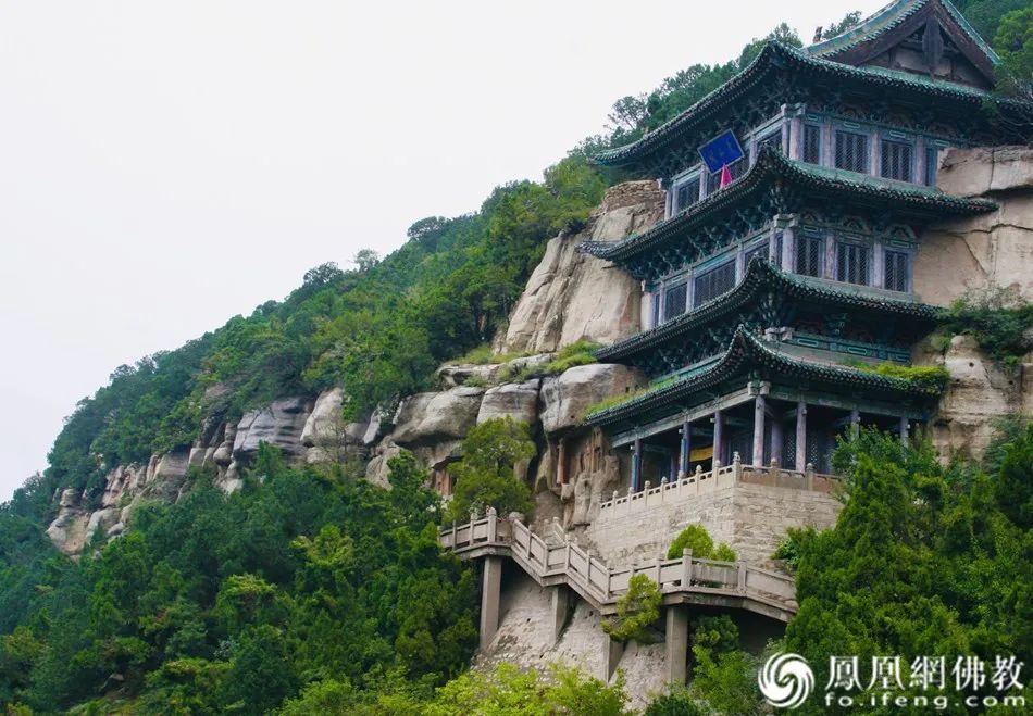 天龙山石窟外景(图片来源:凤凰网佛教)