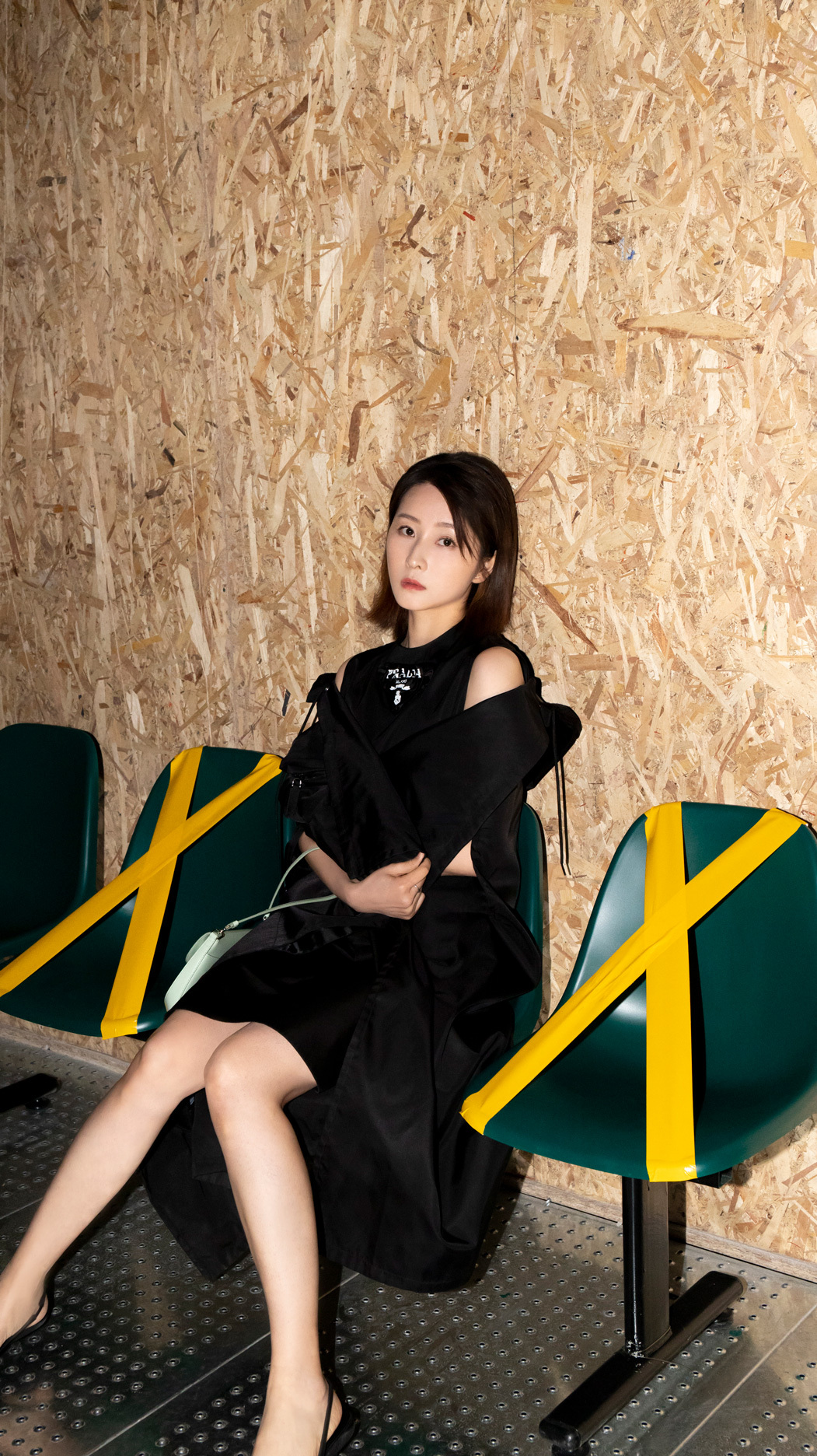 演员吕星辰受邀参加prada晚宴 探索时代舞台力量__凤凰网