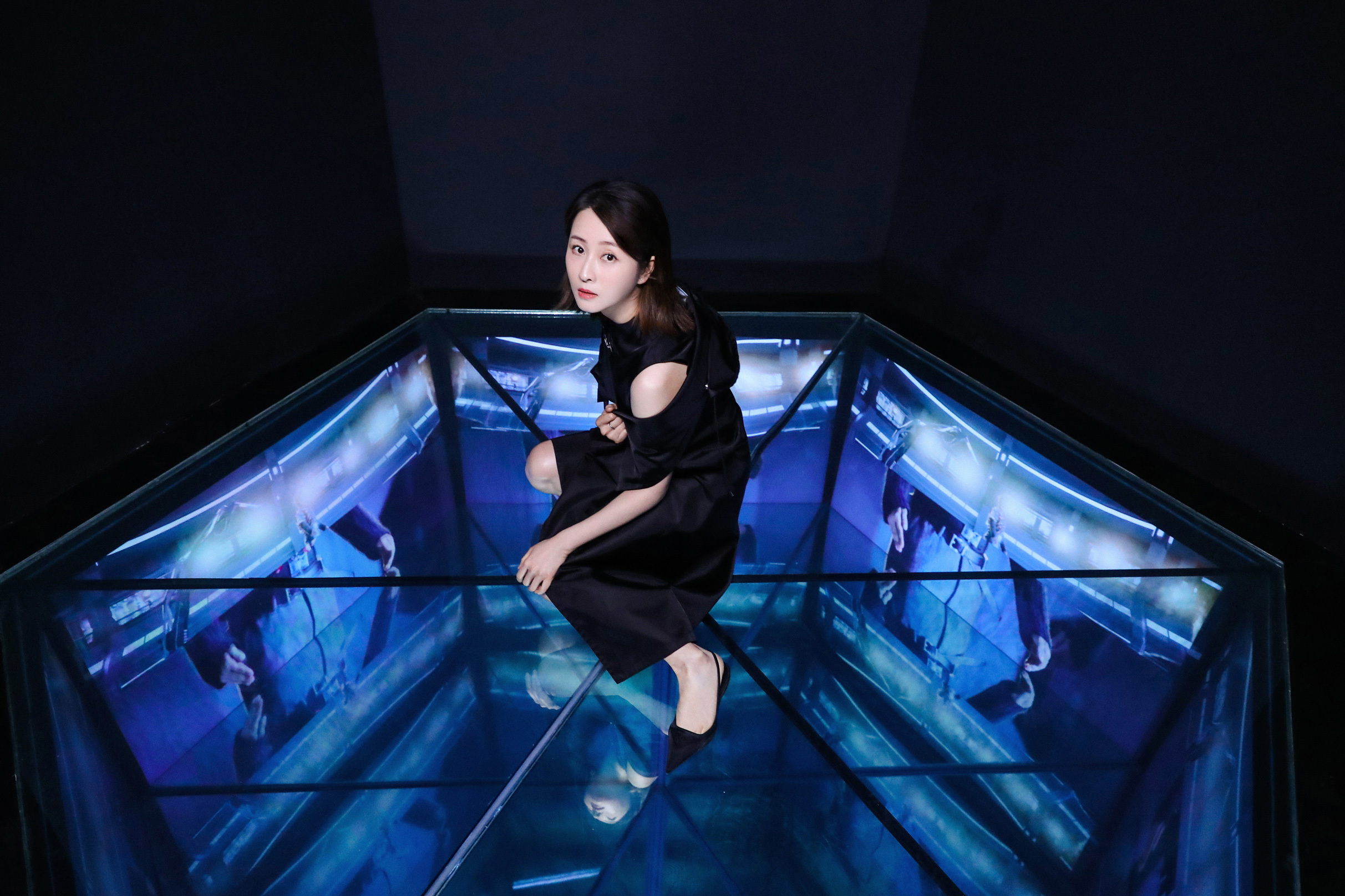 演员吕星辰受邀参加prada晚宴 探索时代舞台力量__凤凰网