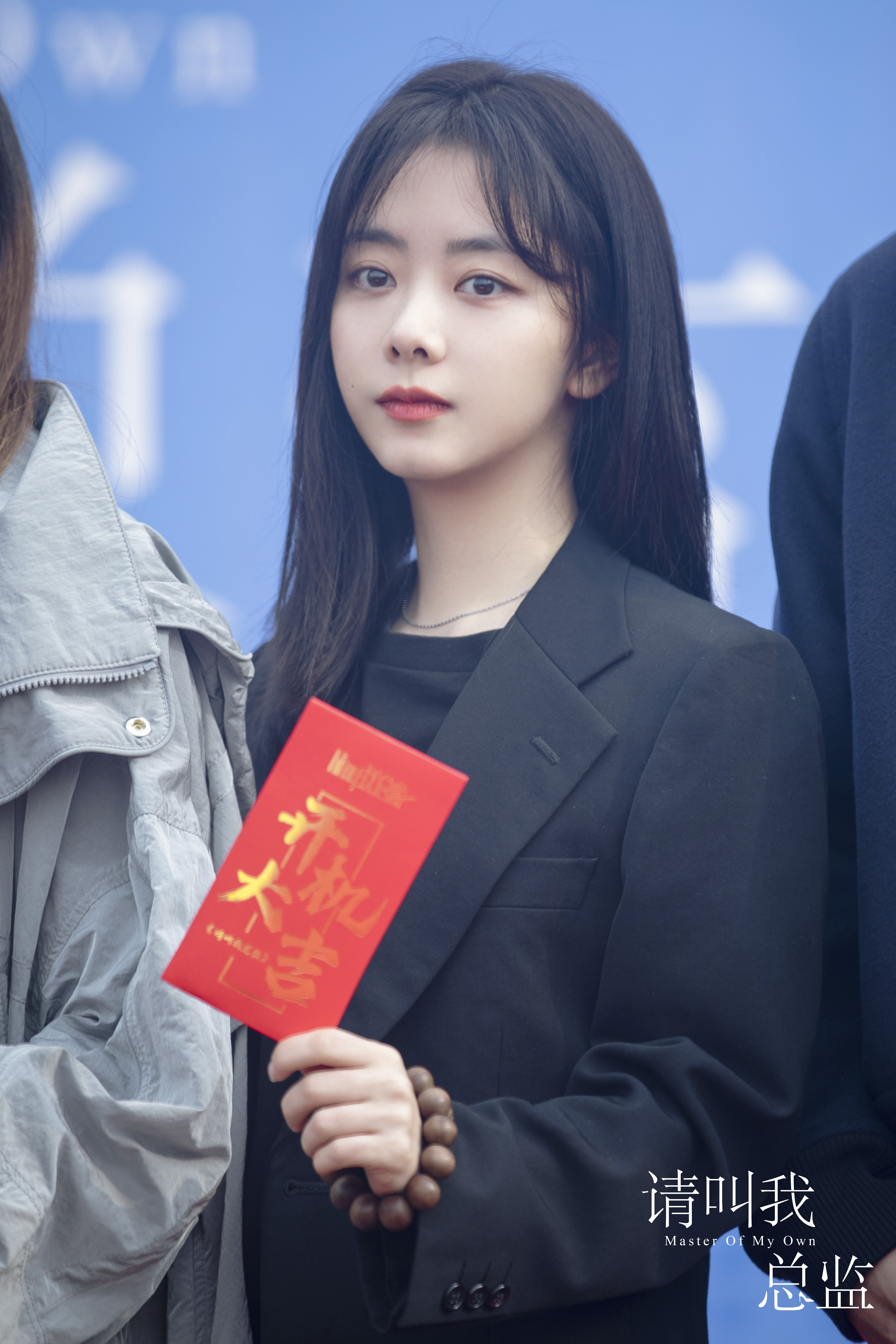 《请叫我总监》开机就位 谭松韵开启职场"升级打怪"路_凤凰网娱乐