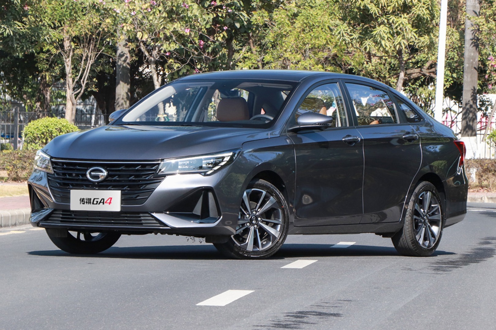 主打10万级家轿市场广汽传祺ga4plus焕新上市758万起售