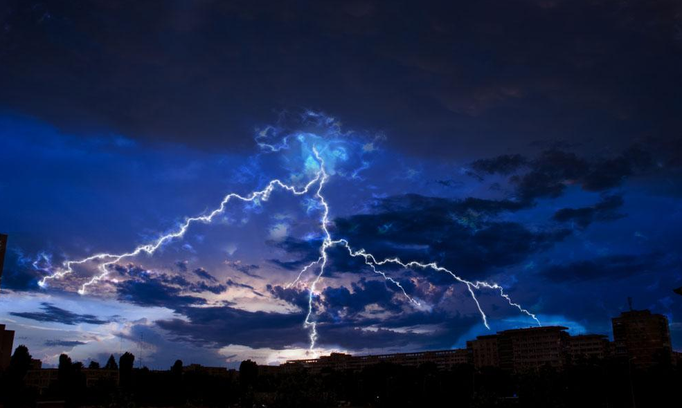 一是,提高认识,重视防雷东莞市年平均雷暴日达85.14天,属强雷区.