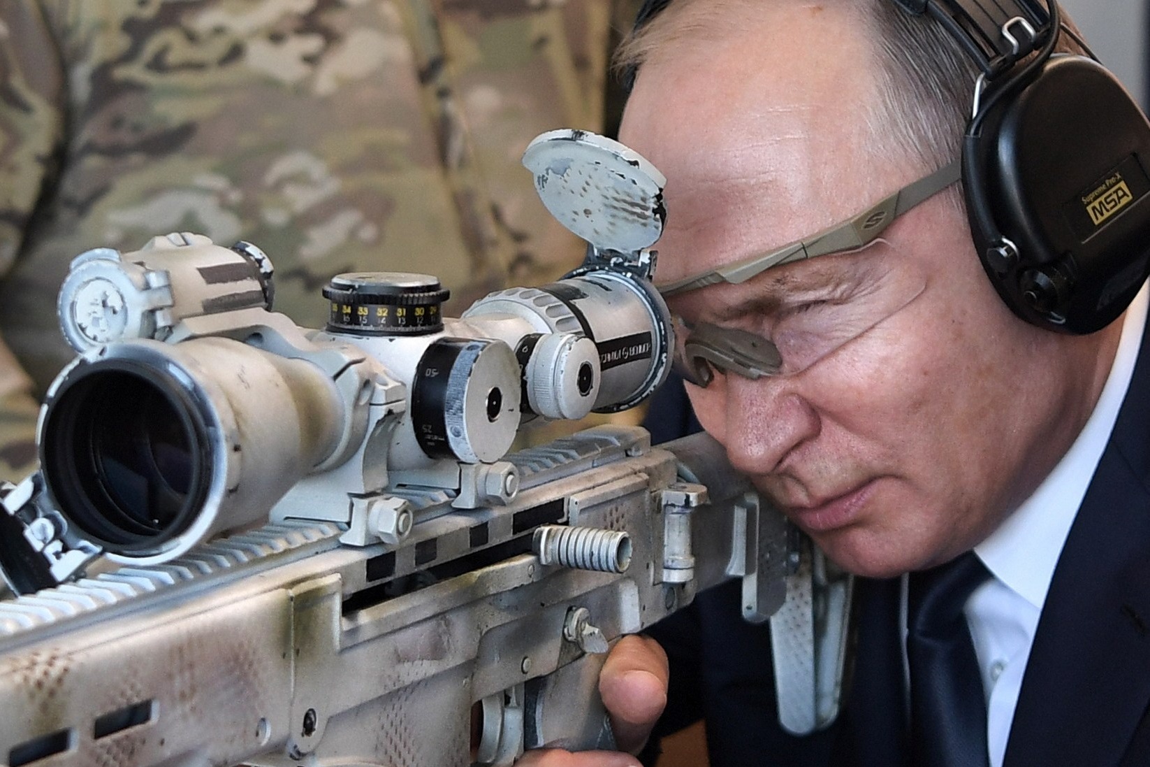现在战争狙击手狙击镜清晰度可以达到多远？