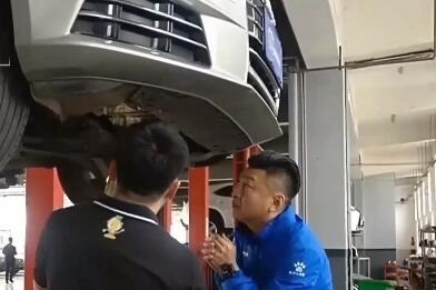 南昌恒信奥龙奥迪4S店奥迪A4L首保就漏油