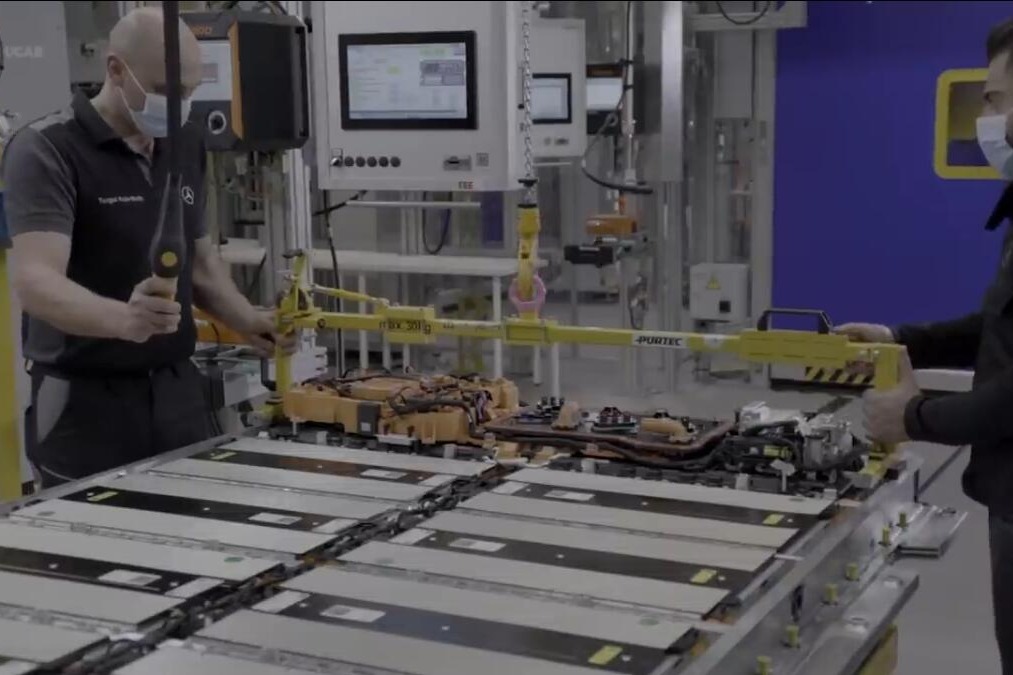 走近奔驰生产线：EQS的电池是怎么制造的？