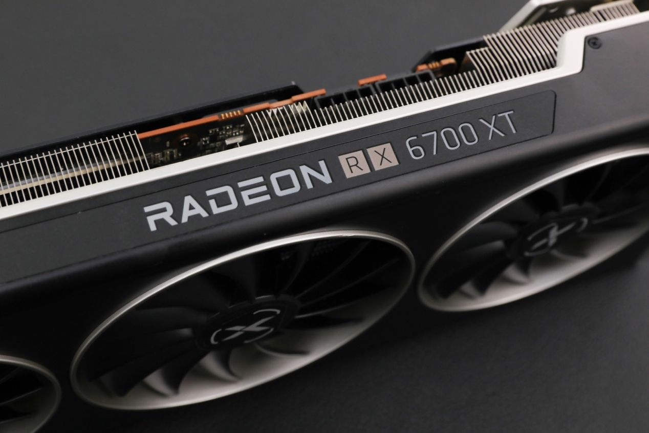 或许是矿潮中入手游戏显卡的好机会,xfx 6700xt海外版评测__凤凰网