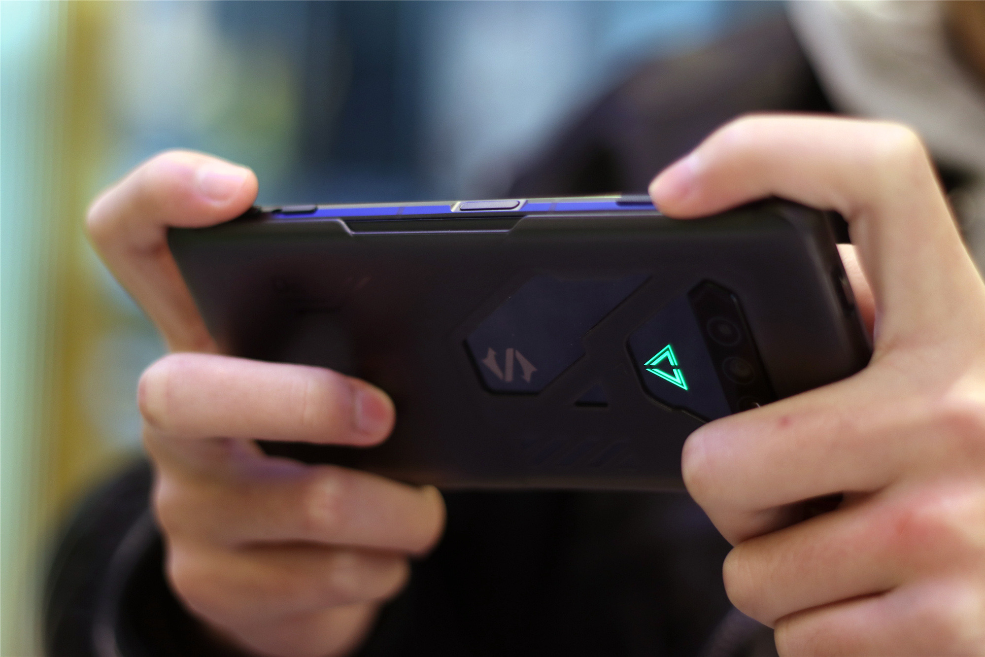 来了黑鲨4pro新鲜开箱好用的游戏手机得这样