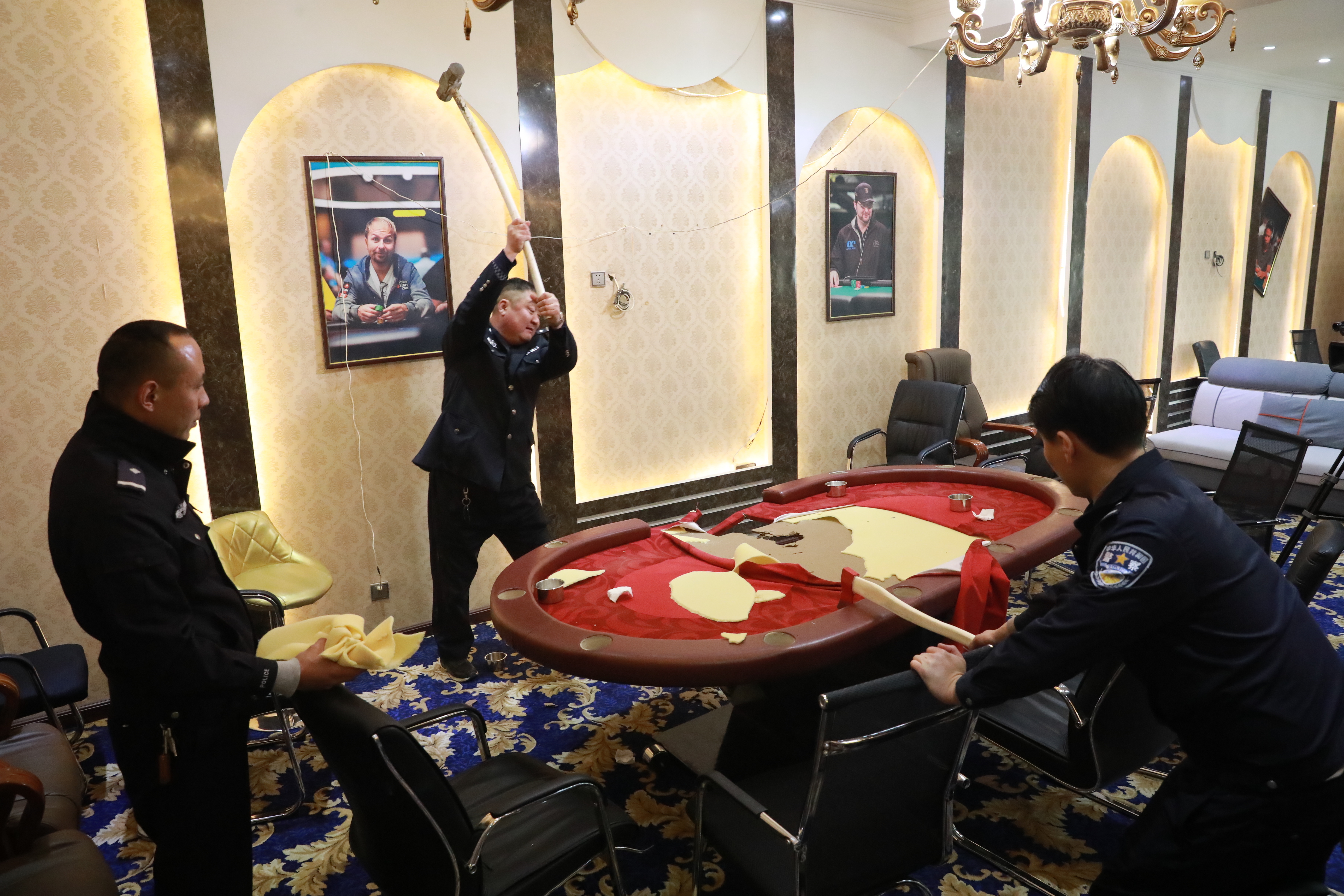 2021年3月15日,分局空港派出所民警在工作中发现黄金水岸附近一商铺二